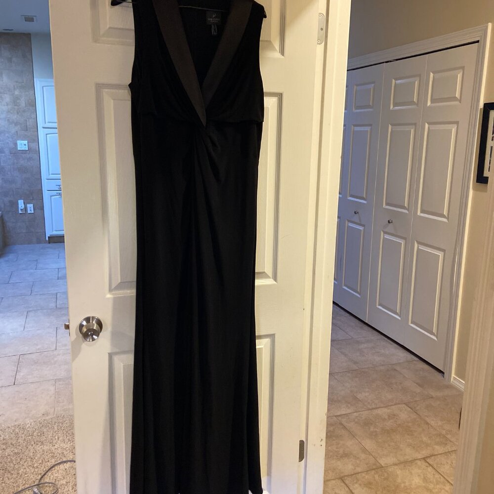 NWT Adrianna Papell Jersey Tuxedo Gown (BLACK) - Picture 3 of 5